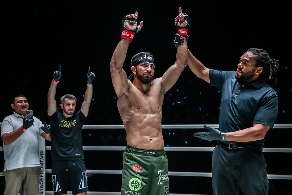 Halil Amir espera disputa pelo título com vitória em ONE Fight Night 22