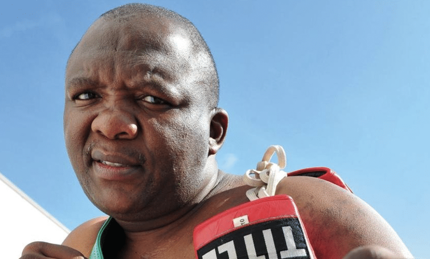 O mundo do boxe lamenta a morte do campeão de duas divisões, Dingaan Thobela, aos 57 anos