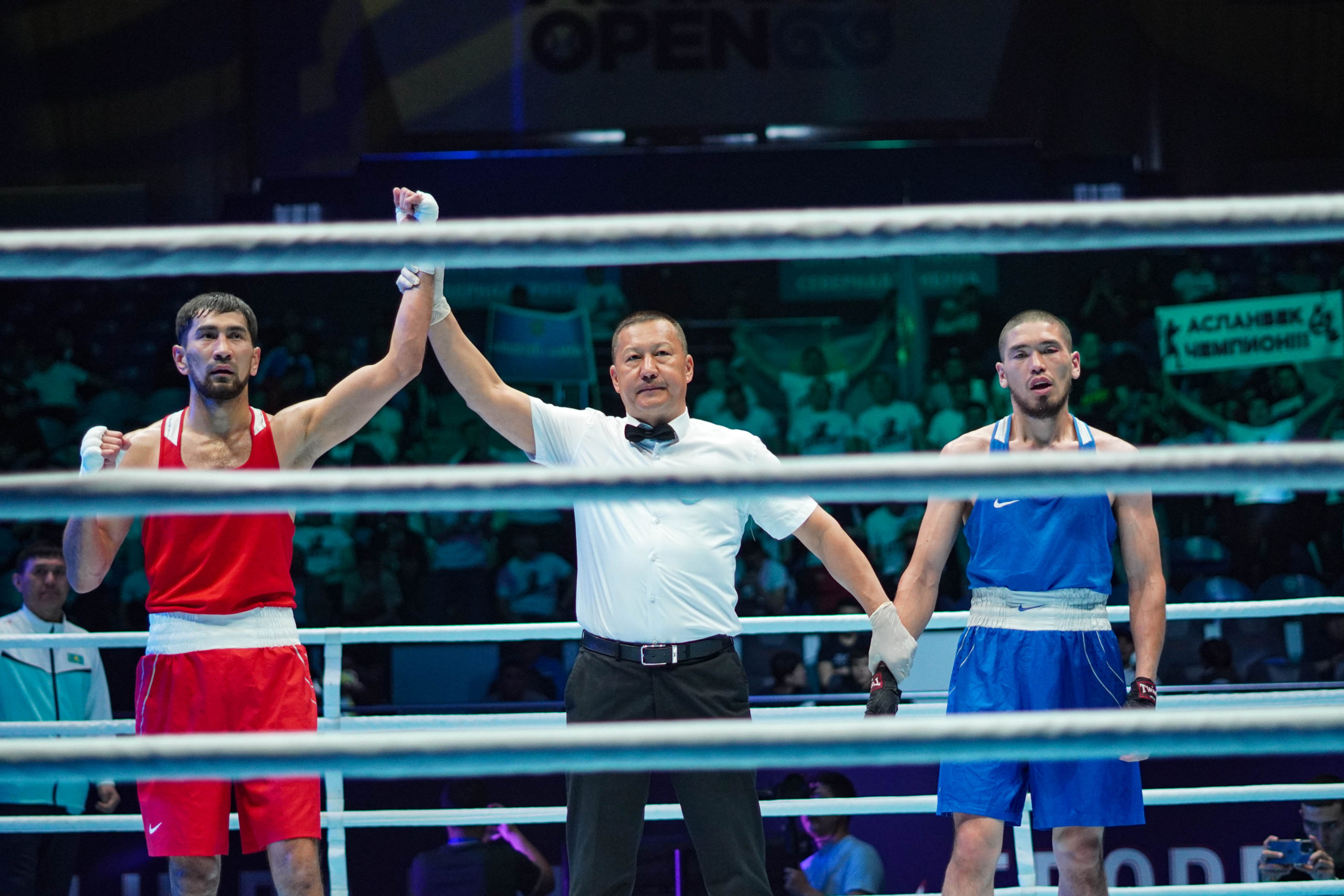 Os atuais campeões mundiais como Sabyrkhan e Shymbergenov venceram suas primeiras lutas na Elorda Cup