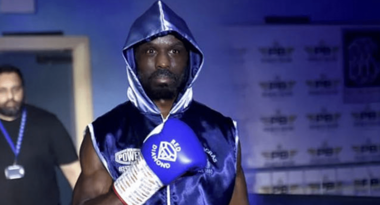 O boxeador Sherif Lawal falece após estreia profissional