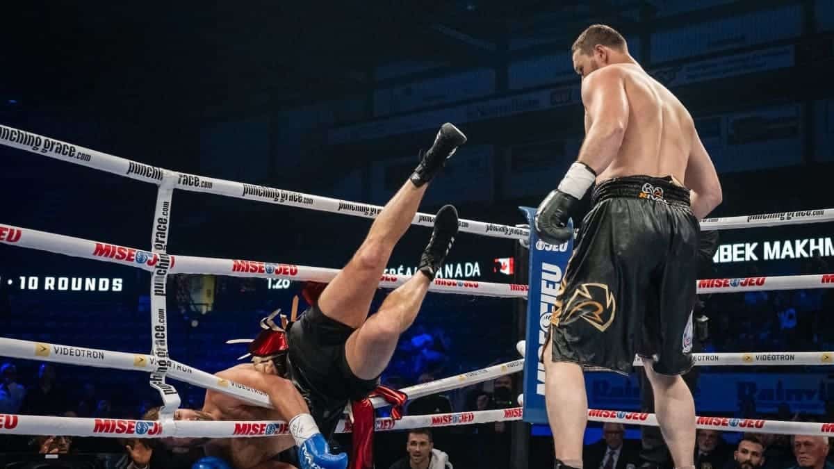 Heavyweight Arslanbek Makhmudov KO ropes