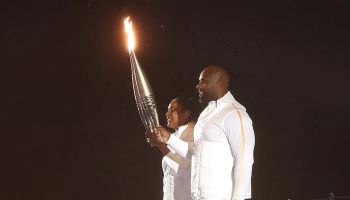 Teddy Riner acende a chama olímpica em Paris