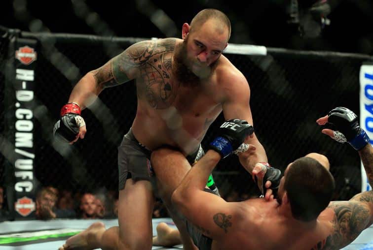 Peso pesado Travis Browne é liberado do contrato com o UFC